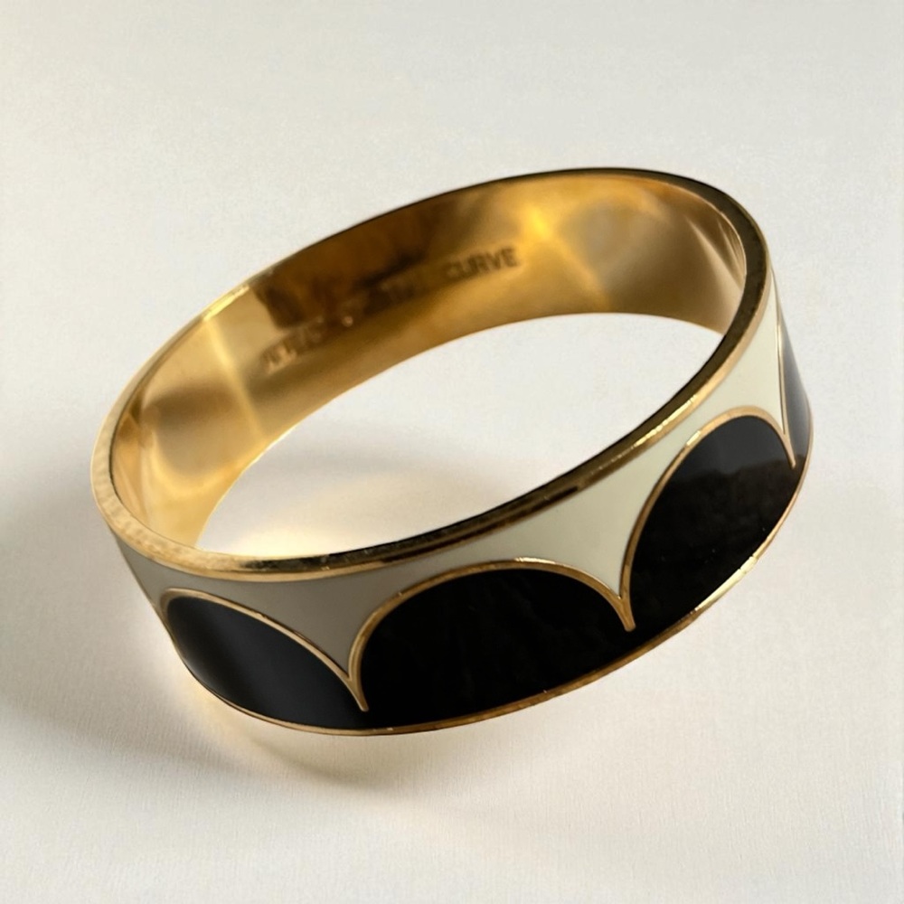 Kate Spade Art Deco “Ahead of the Curve” Black and Gold Scallop Bangle